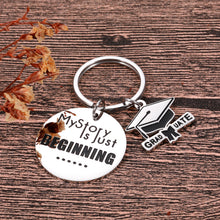 Load image into Gallery viewer, Class of 2022 High School Graduation Gifts Keychain For Him Her Senior College Graduate Gifts for Boys Girls Preschool Medical Master Degree Students Nursing Gifts From Mom Dad Best Friends Teachers