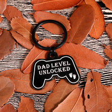 Load image into Gallery viewer, Christmas New Dad Keychain Pregnancy Babay Announcement Gift for New Dad To Be Husband First Time Dad Fathers Day Birthday Anniversary for Soon to Be Dad Step Dad Men Daddy from Wife Girlfriend