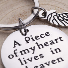 Load image into Gallery viewer, Memorial Gifts Keychain Remembrance Gifts A Piece of My Heart Lives in Heaven Honor Gifts in Memory of Pet Baby Loss Mom Dad Grandpa Loss Memorial Gifts Sympathy Gifts