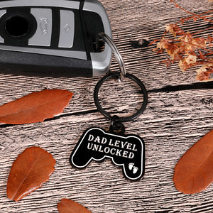 Christmas New Dad Keychain Pregnancy Babay Announcement Gift for New Dad To Be Husband First Time Dad Fathers Day Birthday Anniversary for Soon to Be Dad Step Dad Men Daddy from Wife Girlfriend