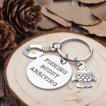 Load image into Gallery viewer, Gifts For New-Dad-Grandpa-Keychain-Birth Pregnancy Announcement Gifts Keepsake Fishing Buddy Arriving Key chain 2020 New Daddy Grandpa Father To Be Gifts For Him Men Husband From Wife Gifts
