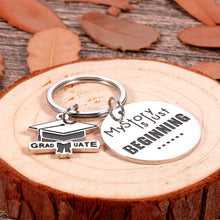 Load image into Gallery viewer, Class of 2022 High School Graduation Gifts Keychain For Him Her Senior College Graduate Gifts for Boys Girls Preschool Medical Master Degree Students Nursing Gifts From Mom Dad Best Friends Teachers
