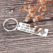 Load image into Gallery viewer, Aunt and Niece Keychain Christmas Gifts for Women Auntie Niece Mothers Day Graduation Birthday Valentine Going to School College for Aunts Nieces Women Keyring Tag Thanksgiving to Aunt Niece Jewelry
